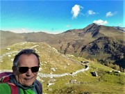 38 Vista dall'alto sulla Baita 'MInchuchi' con sullo sfondo Ca' San Marco e Pizzo delle segade